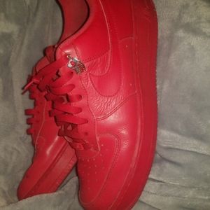 Red air force 1's size 10.5